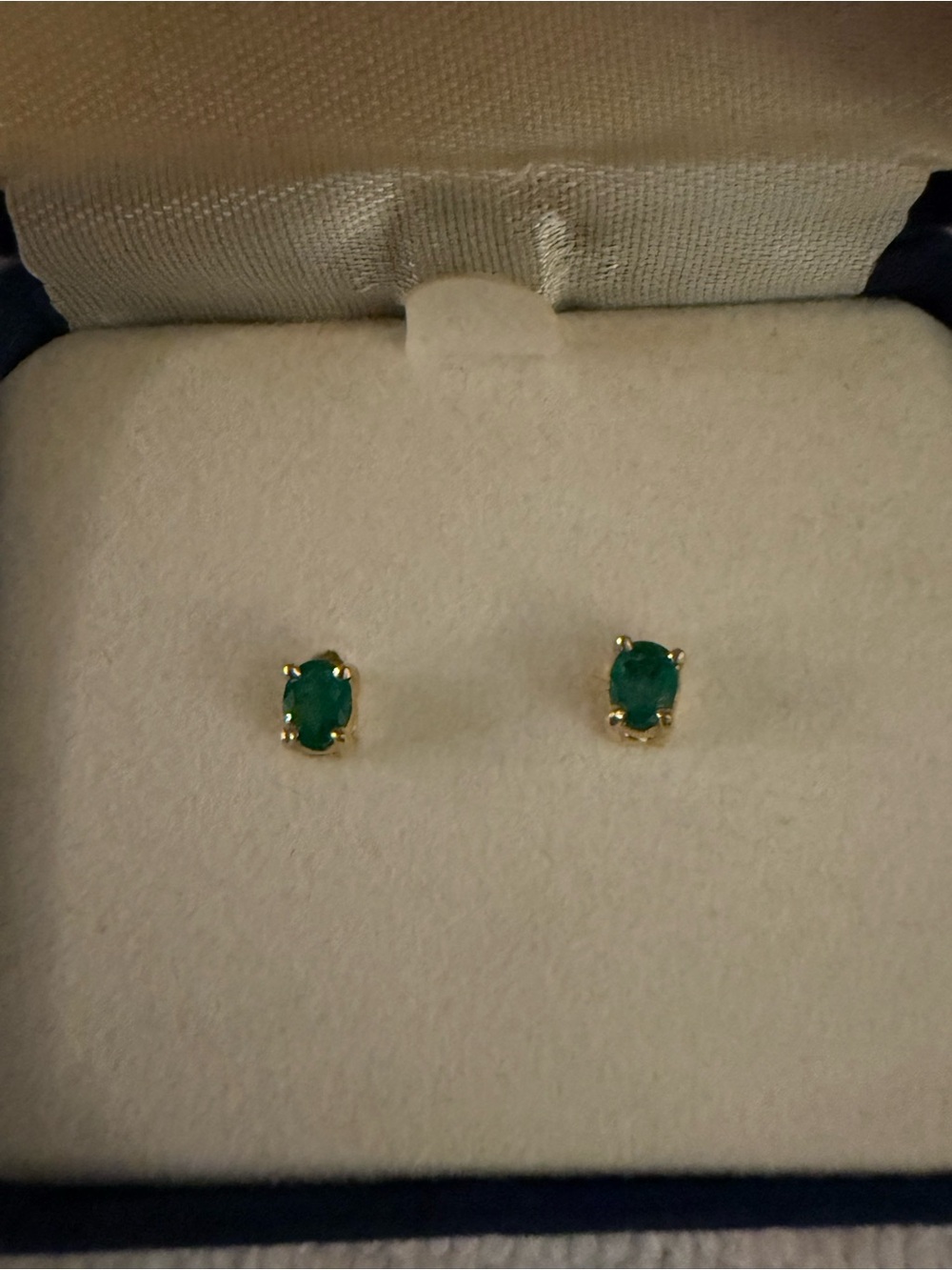 Vintage 14k Gold Emerald Green Stud Earrings - Unbranded